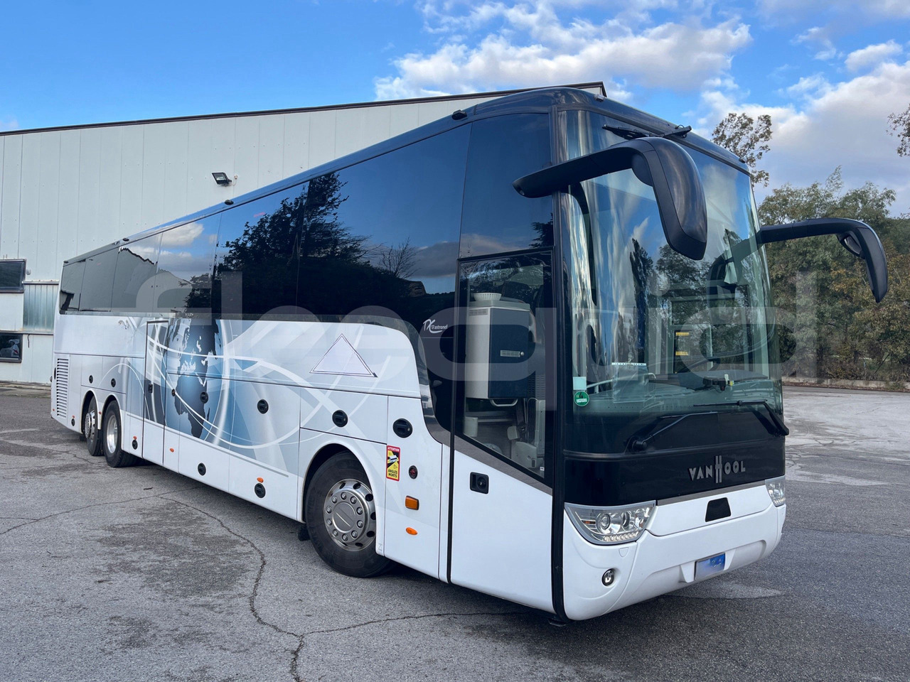 Van Hool Astron - Туристически автобус: снимка 1 Van Hool Astron - Туристически автобус: снимка 1