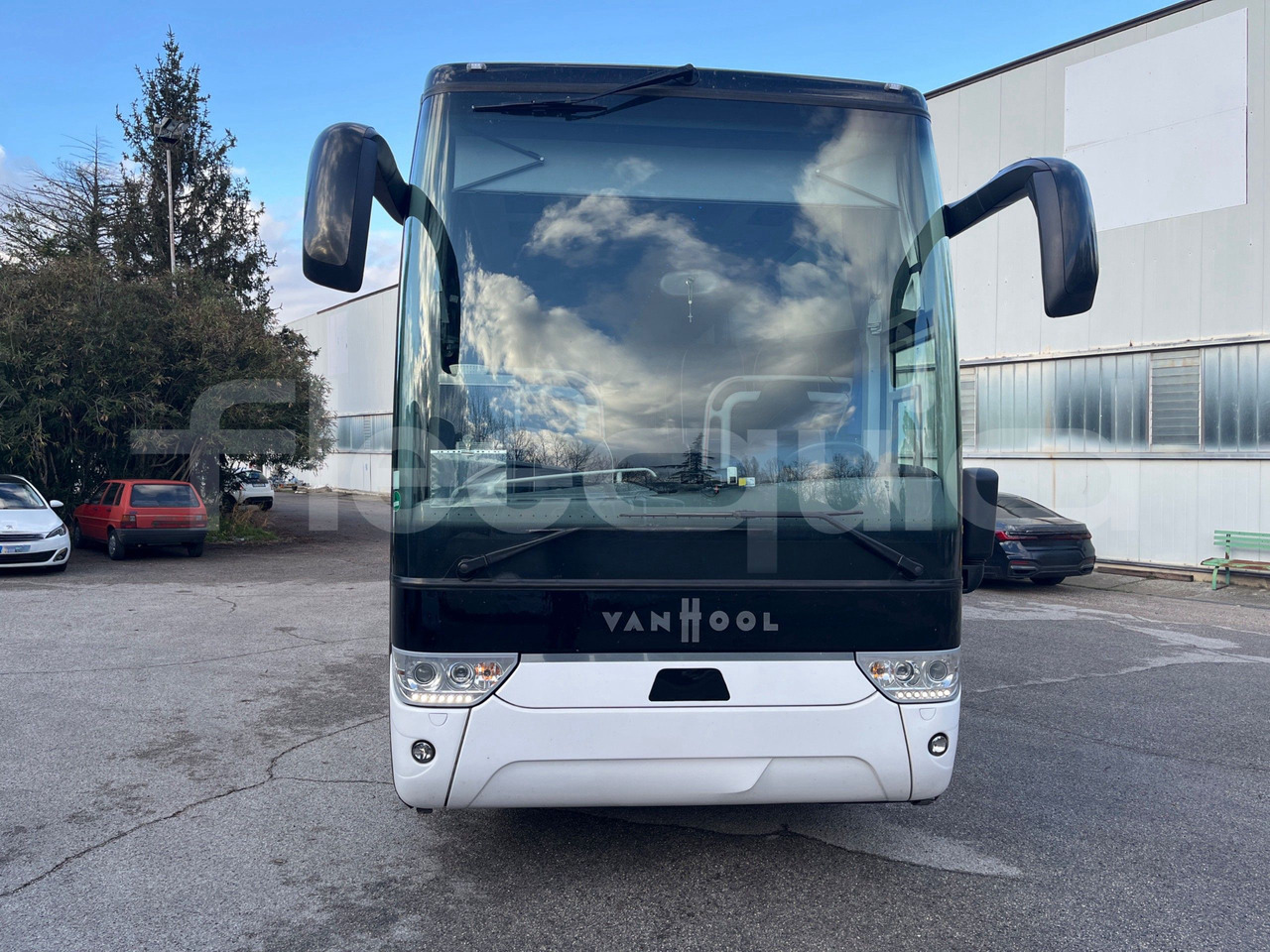 Van Hool Astron - Туристически автобус: снимка 2 Van Hool Astron - Туристически автобус: снимка 2