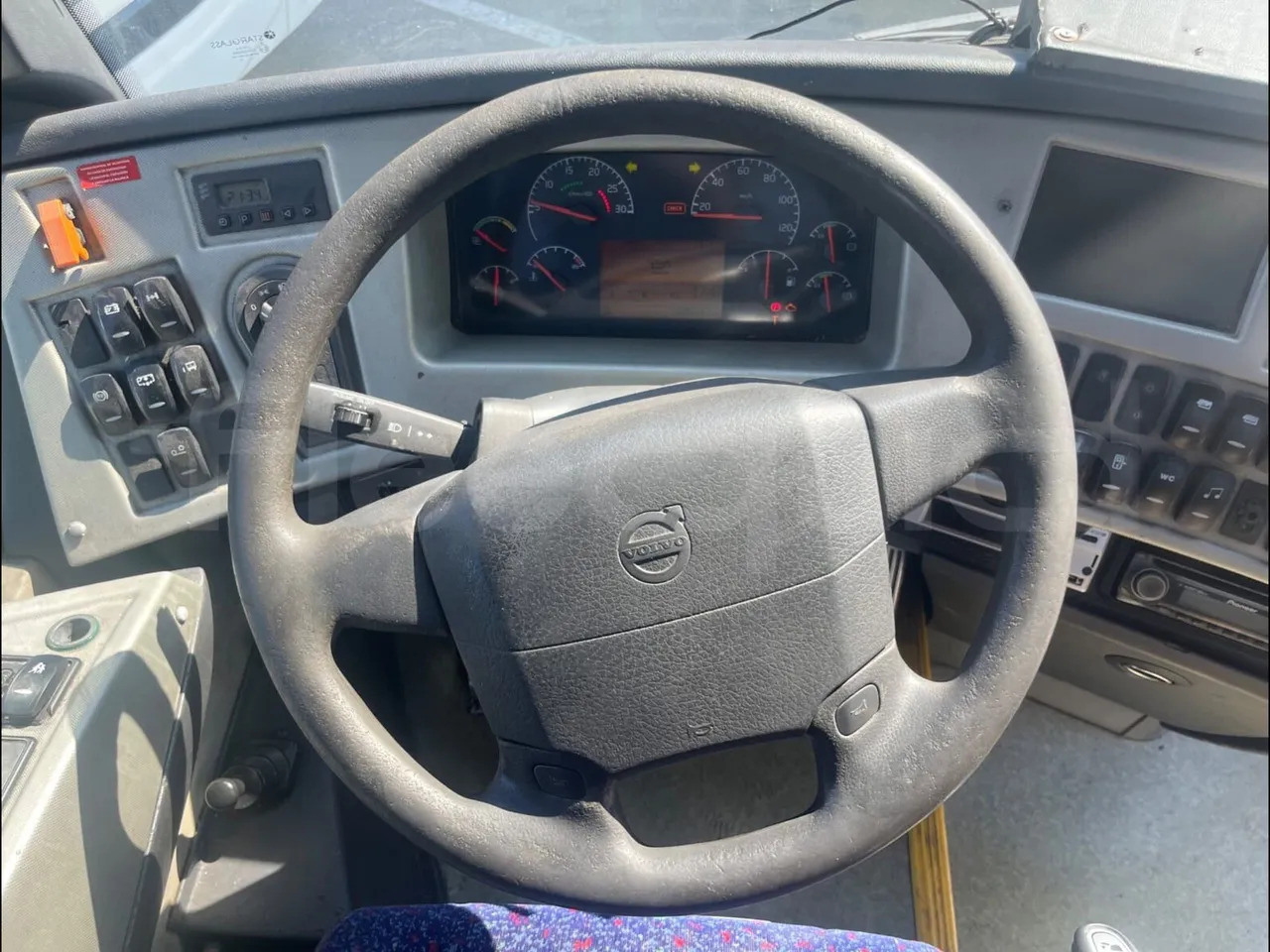 Volvo B12B - Туристически автобус: снимка 2 Volvo B12B - Туристически автобус: снимка 2