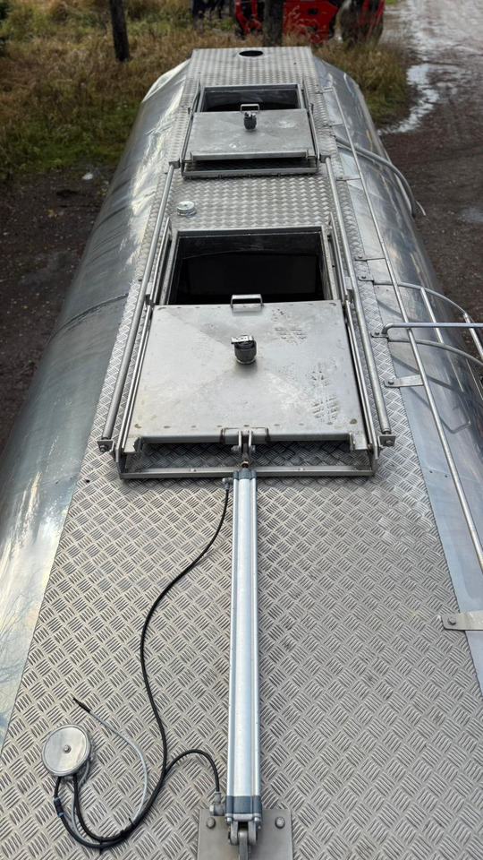 MAN TGS 35.480 8X4-2 TRIDEM Wasser-Tank - Камион цистерна: снимка 4 MAN TGS 35.480 8X4-2 TRIDEM Wasser-Tank - Камион цистерна: снимка 4