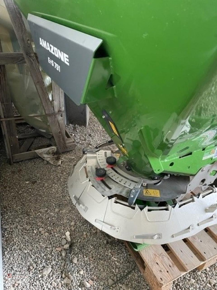 Amazone E+S 751 - GRÜN- WINTERDIENST - Машина за разпръскване на сол/ Пясък: снимка 4 Amazone E+S 751 - GRÜN- WINTERDIENST - Машина за разпръскване на сол/ Пясък: снимка 4