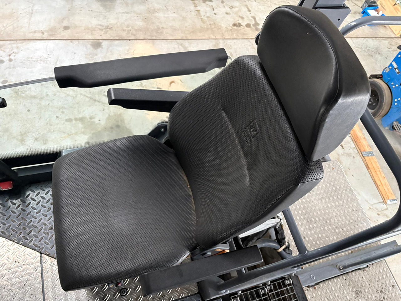 Асфалтополагач VÖGELE SUPER 1900-3i: снимка 23 Асфалтополагач VÖGELE SUPER 1900-3i: снимка 23