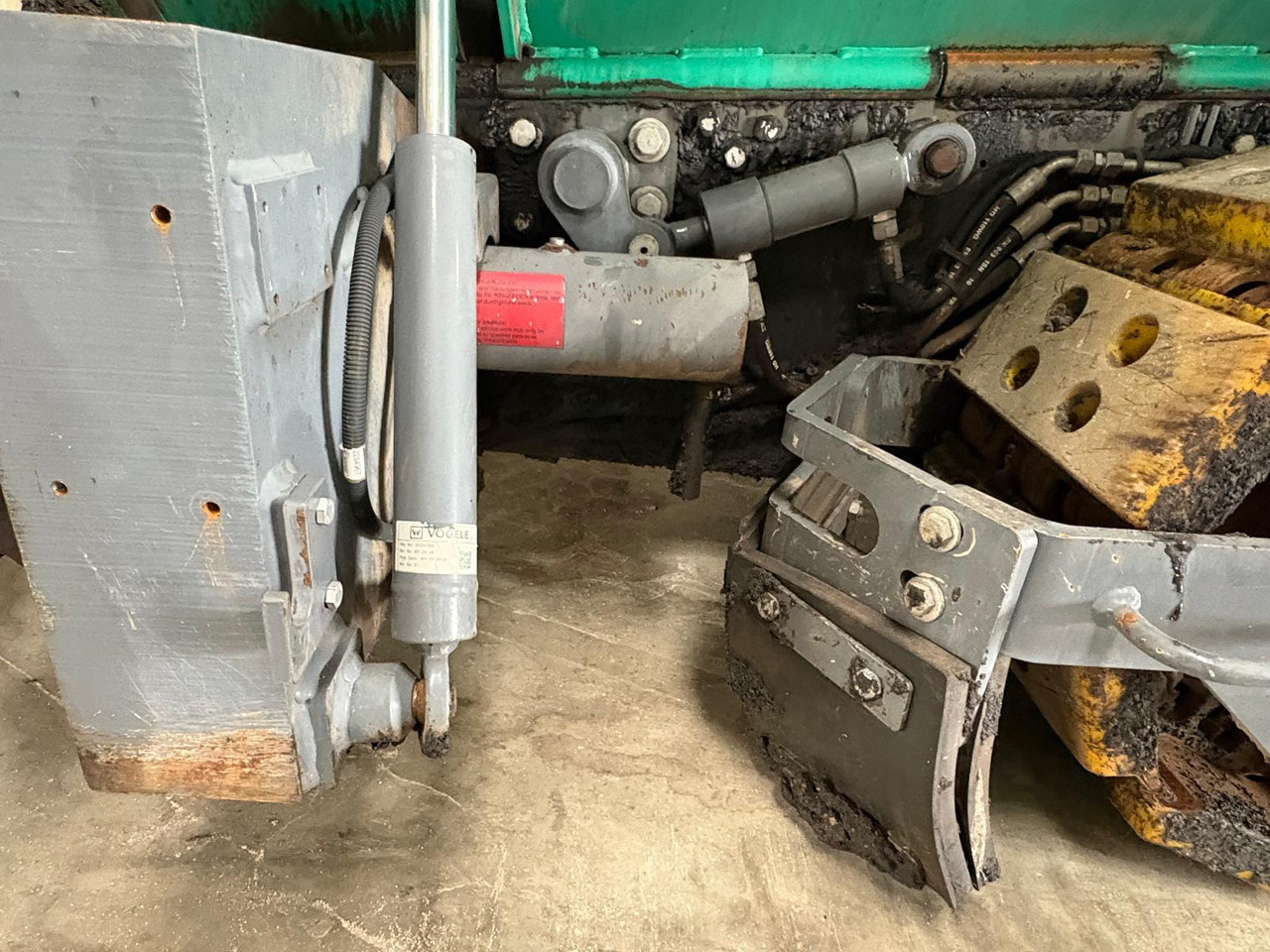 Асфалтополагач VÖGELE SUPER 1900-3i: снимка 20 Асфалтополагач VÖGELE SUPER 1900-3i: снимка 20