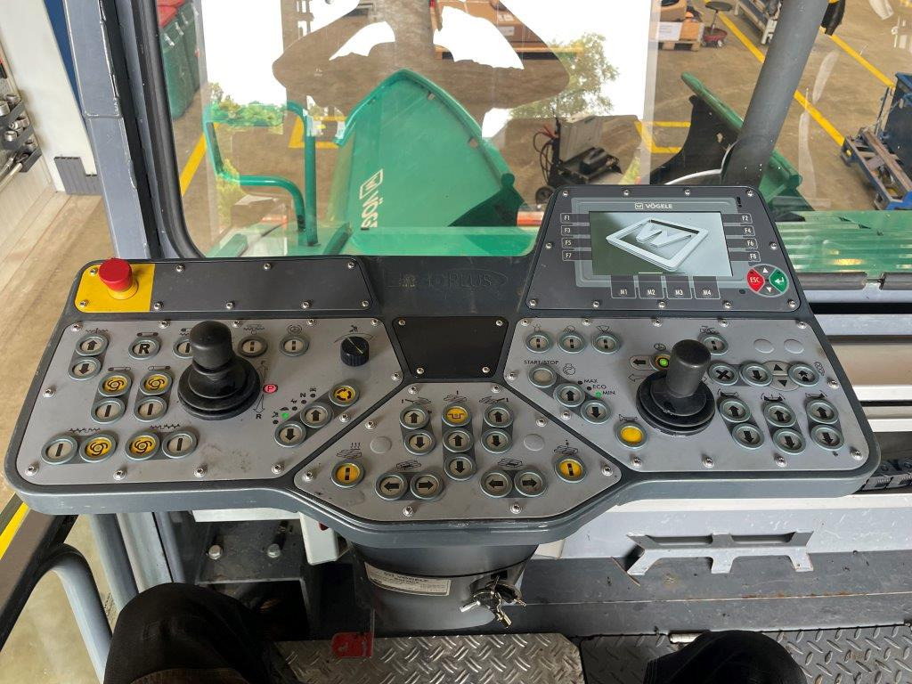 Асфалтополагач VÖGELE SUPER 1900-3i: снимка 24 Асфалтополагач VÖGELE SUPER 1900-3i: снимка 24