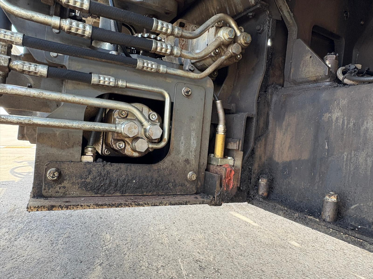 Асфалтополагач VÖGELE SUPER 1900-3i: снимка 15 Асфалтополагач VÖGELE SUPER 1900-3i: снимка 15