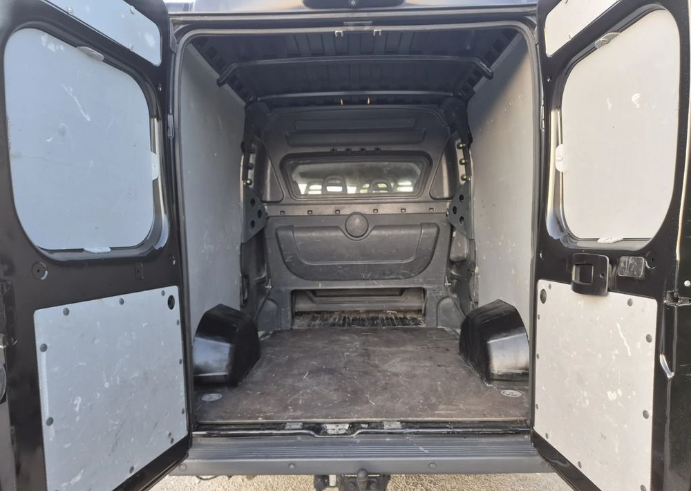 Peugeot Boxer 2.2 130KM Dubel kabina - Товарен бус: снимка 4 Peugeot Boxer 2.2 130KM Dubel kabina - Товарен бус: снимка 4