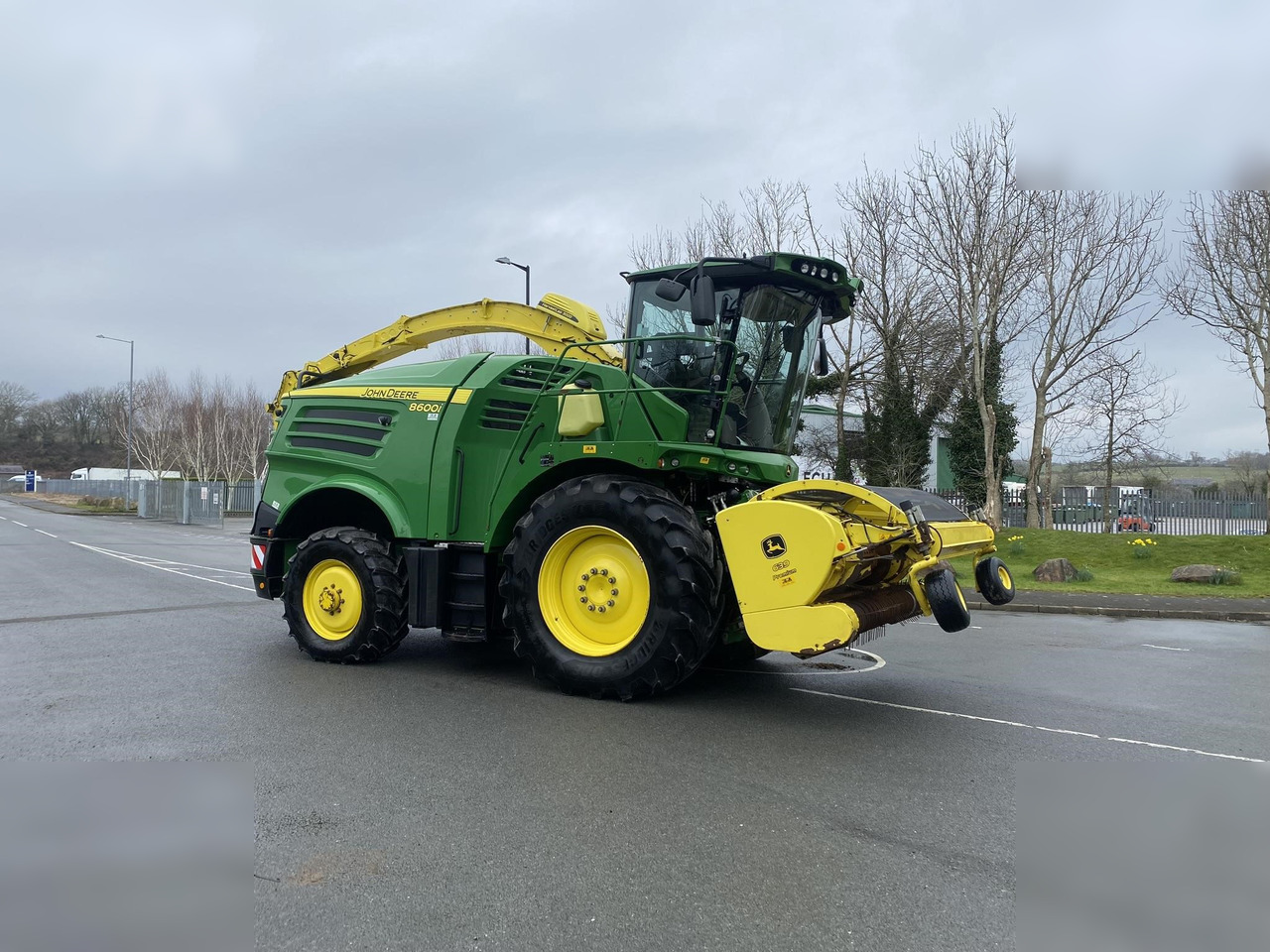 2020 JOHN DEERE 8600 - Силажокомбайн: снимка 1 2020 JOHN DEERE 8600 - Силажокомбайн: снимка 1