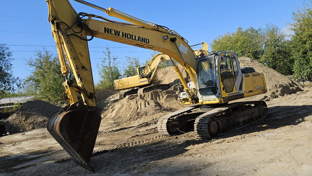 NEW HOLLAND E 245 B - Верижен багер: снимка 3 NEW HOLLAND E 245 B - Верижен багер: снимка 3