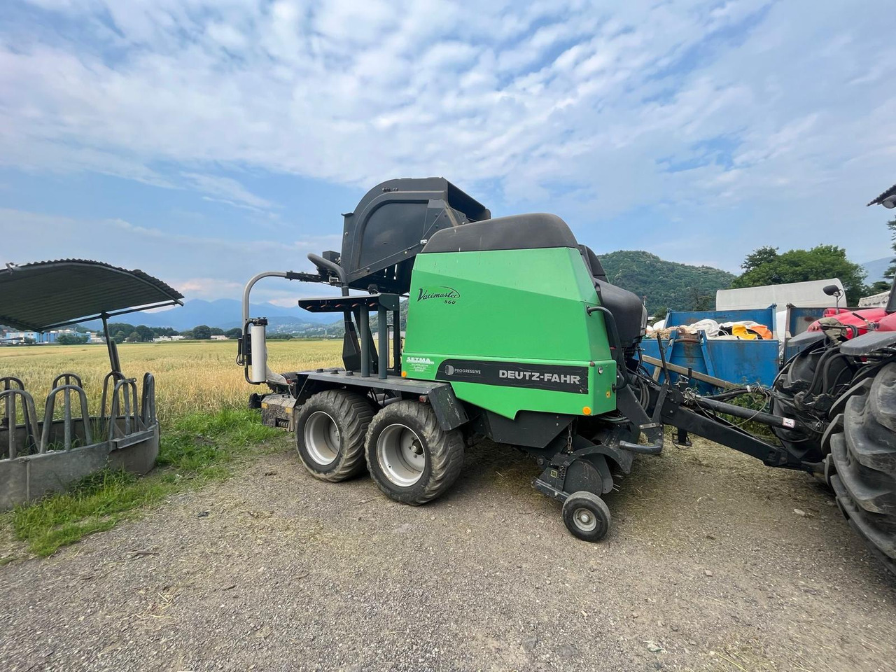 Deutz-Fahr Varimaster 560 - Рулонна сламопреса: снимка 1 Deutz-Fahr Varimaster 560 - Рулонна сламопреса: снимка 1