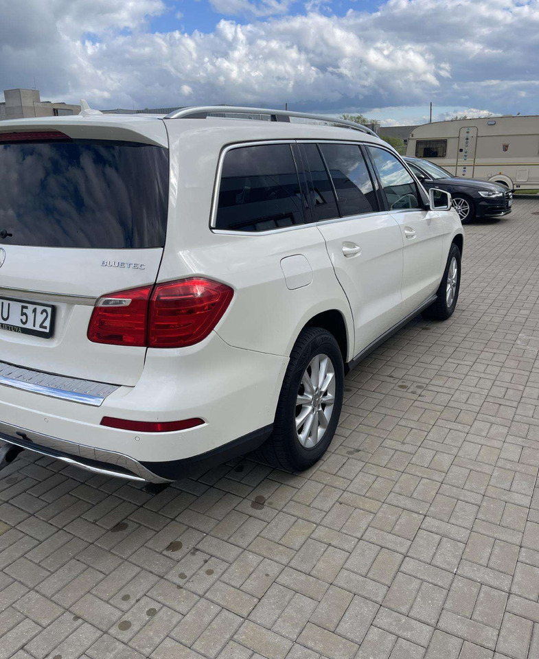 Mercedes-Benz GL350 - Джип: снимка 3 Mercedes-Benz GL350 - Джип: снимка 3