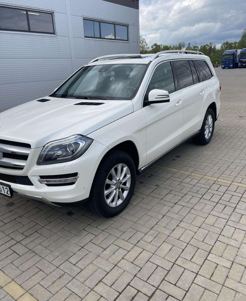 Mercedes-Benz GL350 - Джип: снимка 3 Mercedes-Benz GL350 - Джип: снимка 3