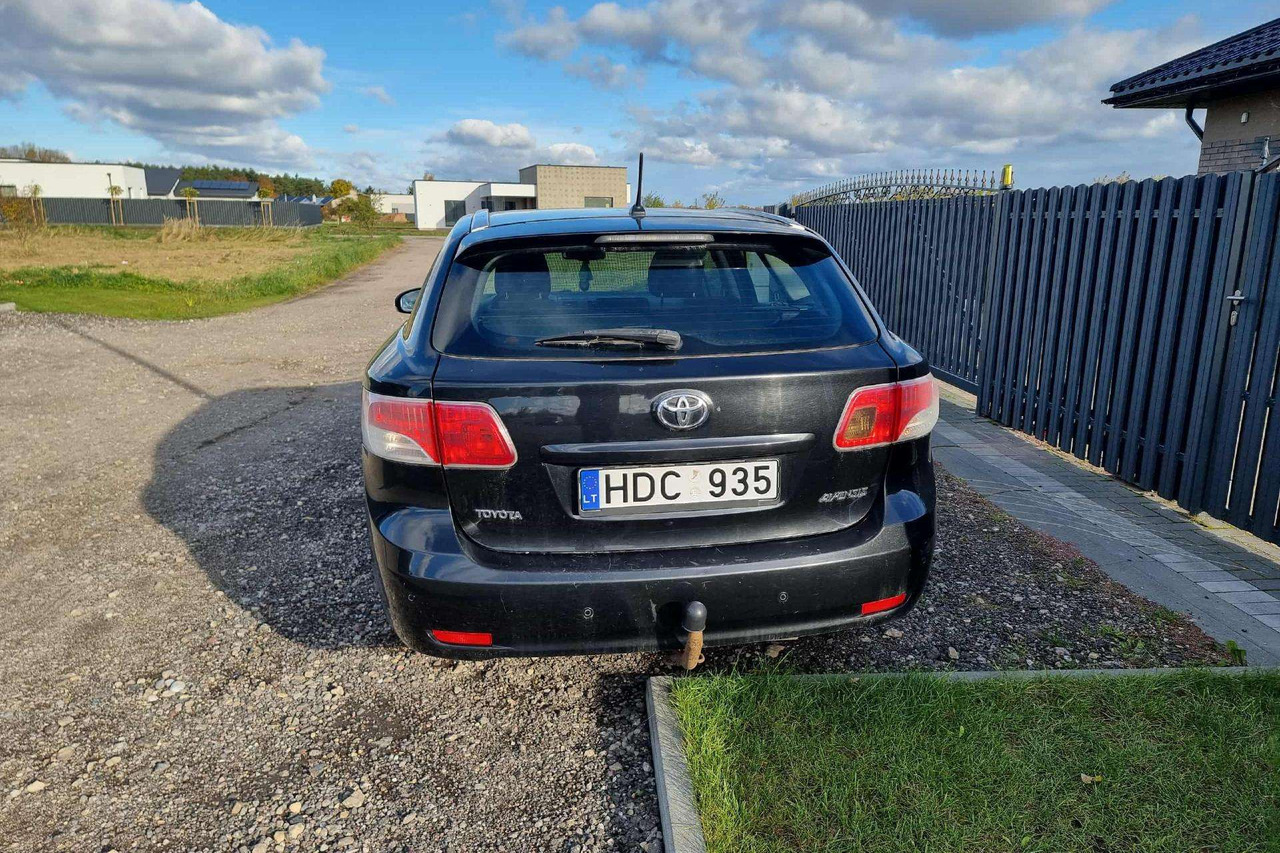 Toyota Avensis - Комби: снимка 4 Toyota Avensis - Комби: снимка 4