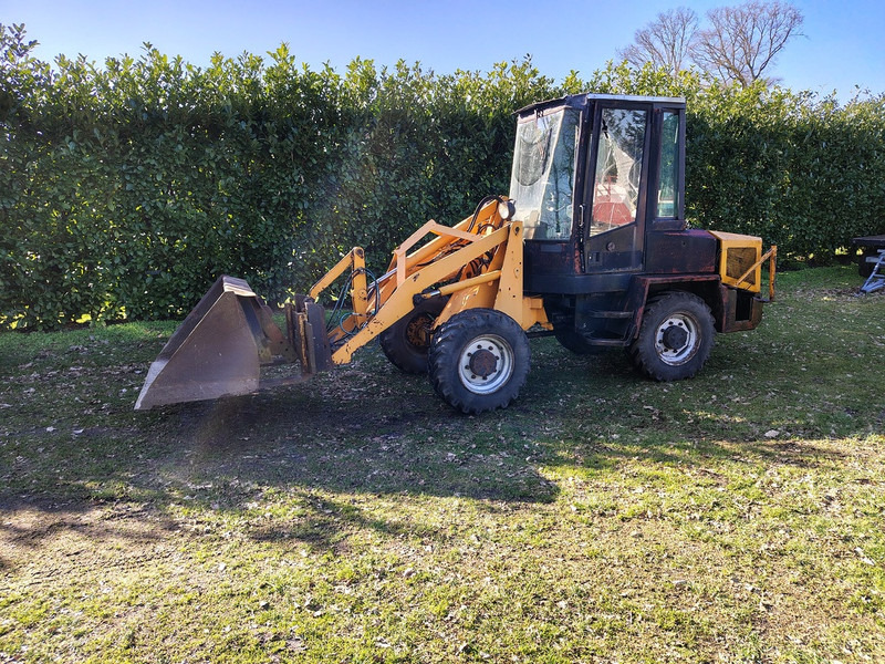 Paus Shovel - Колесен товарач: снимка 1 Paus Shovel - Колесен товарач: снимка 1