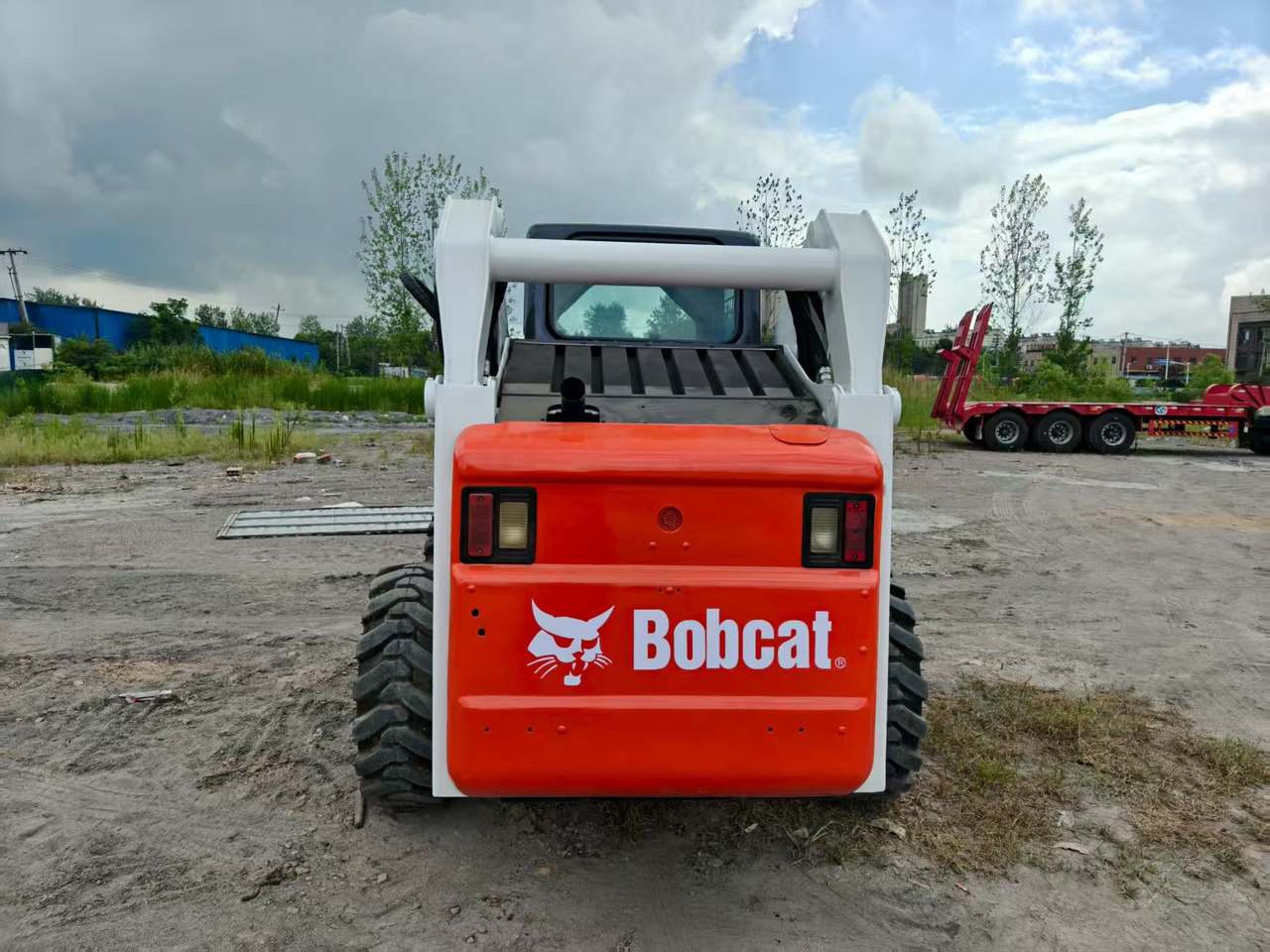BOBCAT skid steer loader S300 - Мини челен товарач: снимка 3 BOBCAT skid steer loader S300 - Мини челен товарач: снимка 3