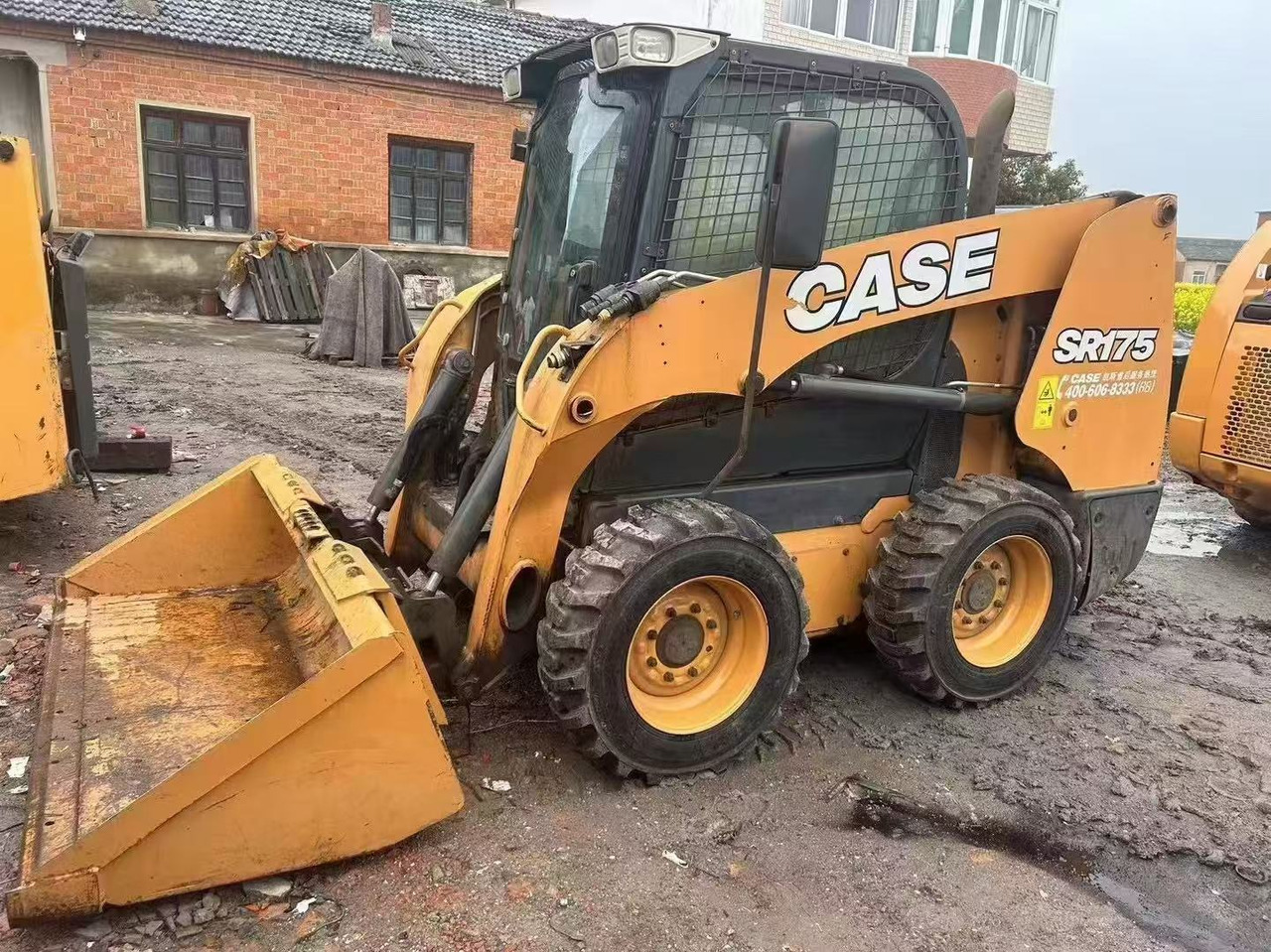 CASE SR175 skid steer loader American original - Мини челен товарач: снимка 1 CASE SR175 skid steer loader American original - Мини челен товарач: снимка 1