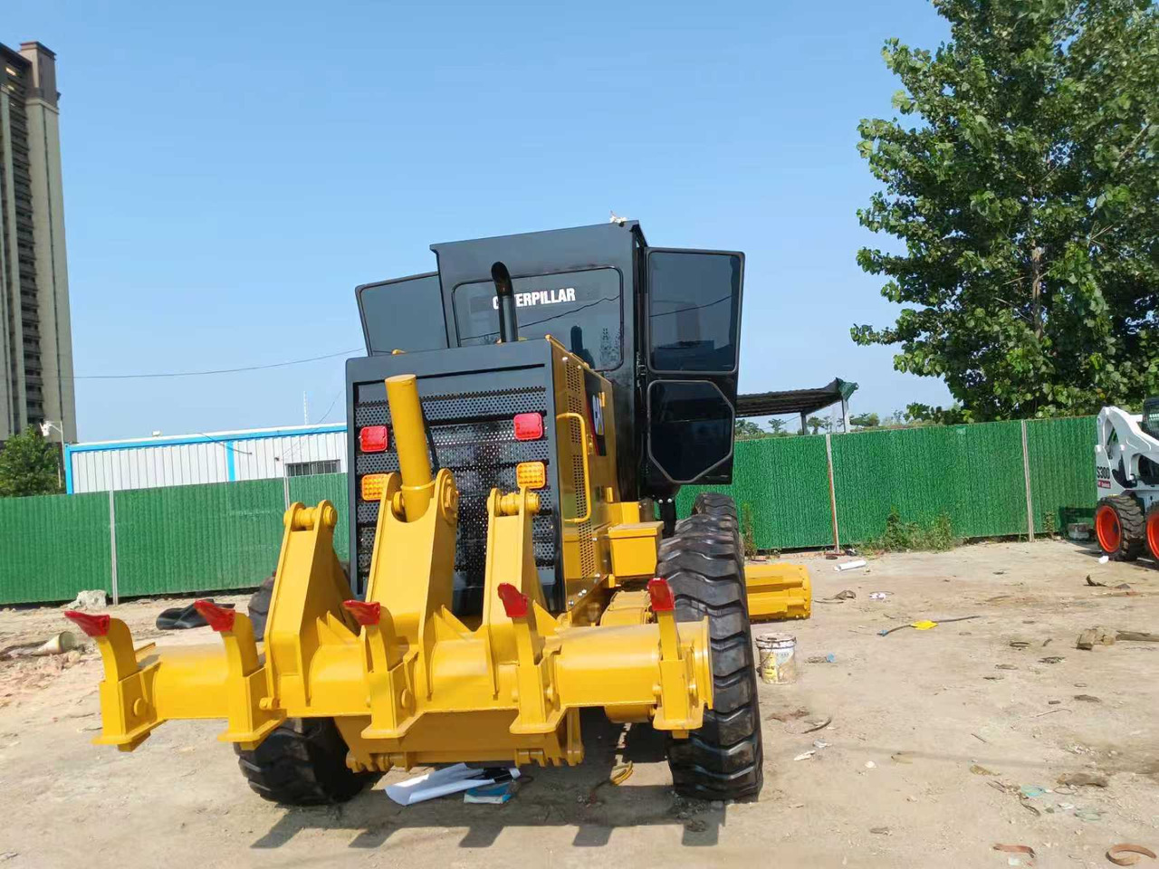 CATERPILLAR 140K used motor grader low price - Грейдер: снимка 3 CATERPILLAR 140K used motor grader low price - Грейдер: снимка 3