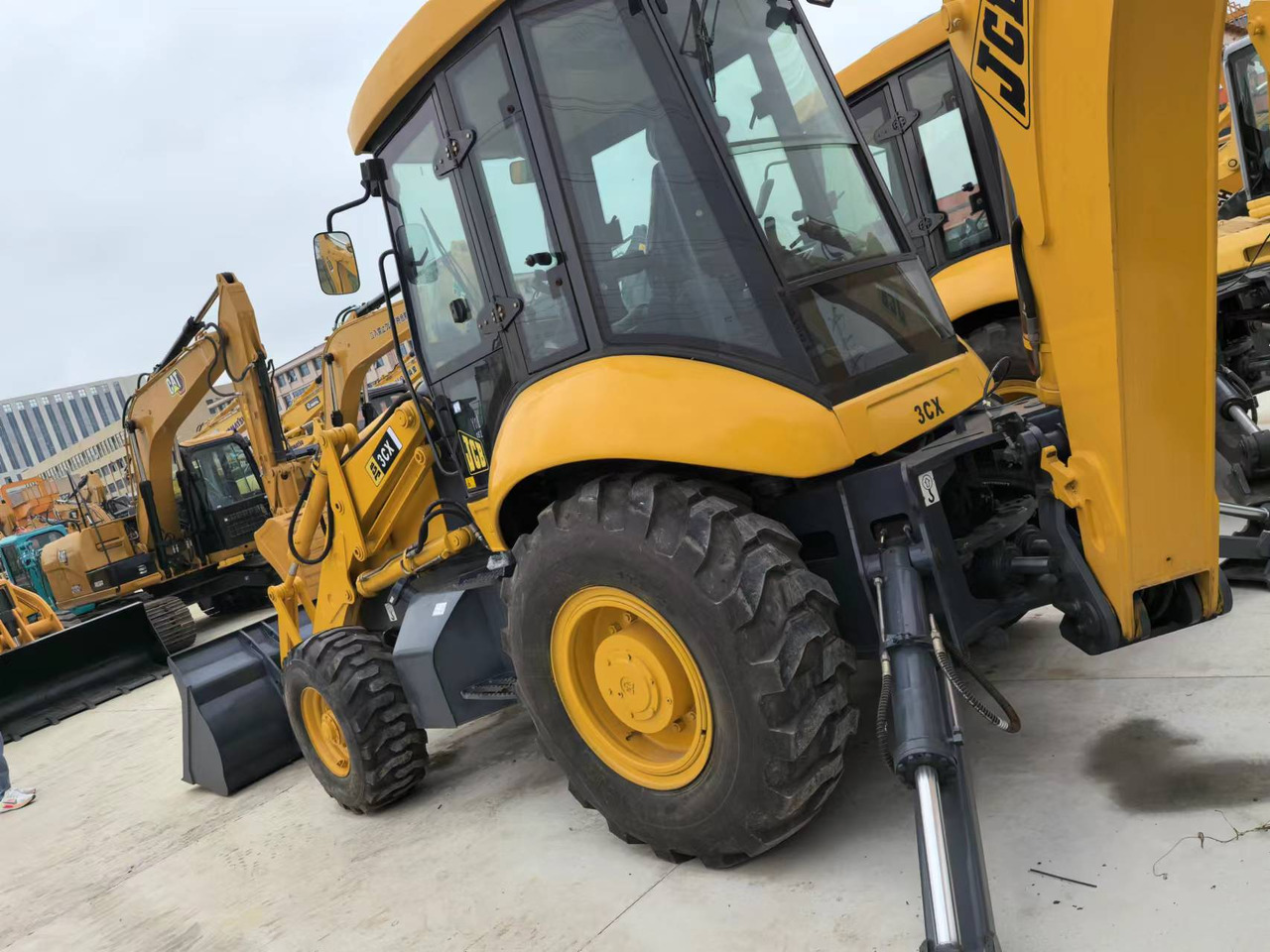 JCB 3CX backhoe loader TLB versatile machine multiple attachment options - Багер-товарач: снимка 5 JCB 3CX backhoe loader TLB versatile machine multiple attachment options - Багер-товарач: снимка 5