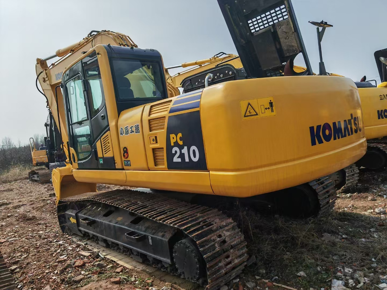 KOMATSU pc210-8 used crawler excavator japan brand hot sale - Верижен багер: снимка 1 KOMATSU pc210-8 used crawler excavator japan brand hot sale - Верижен багер: снимка 1
