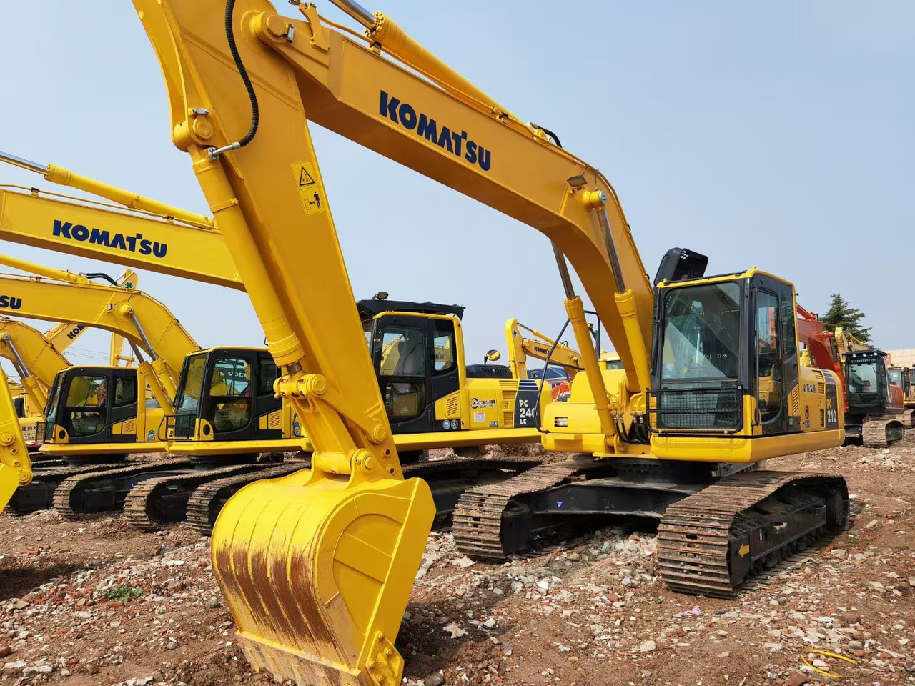 KOMATSU pc210-8 used crawler excavator japan brand hot sale - Верижен багер: снимка 3 KOMATSU pc210-8 used crawler excavator japan brand hot sale - Верижен багер: снимка 3