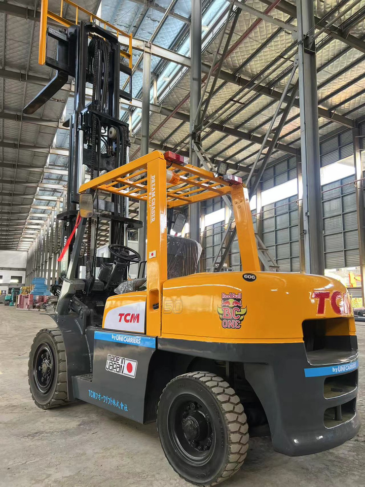 TCM fd50 japan brand original 5 ton diesel forklift 3 section 4.5m Customizable mast clamp side shift - Дизелов мотокар: снимка 4 TCM fd50 japan brand original 5 ton diesel forklift 3 section 4.5m Customizable mast clamp side shift - Дизелов мотокар: снимка 4
