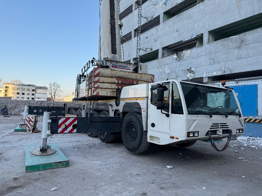 Demag AC 200-1 - Кран за всякакви терени: снимка 1 Demag AC 200-1 - Кран за всякакви терени: снимка 1