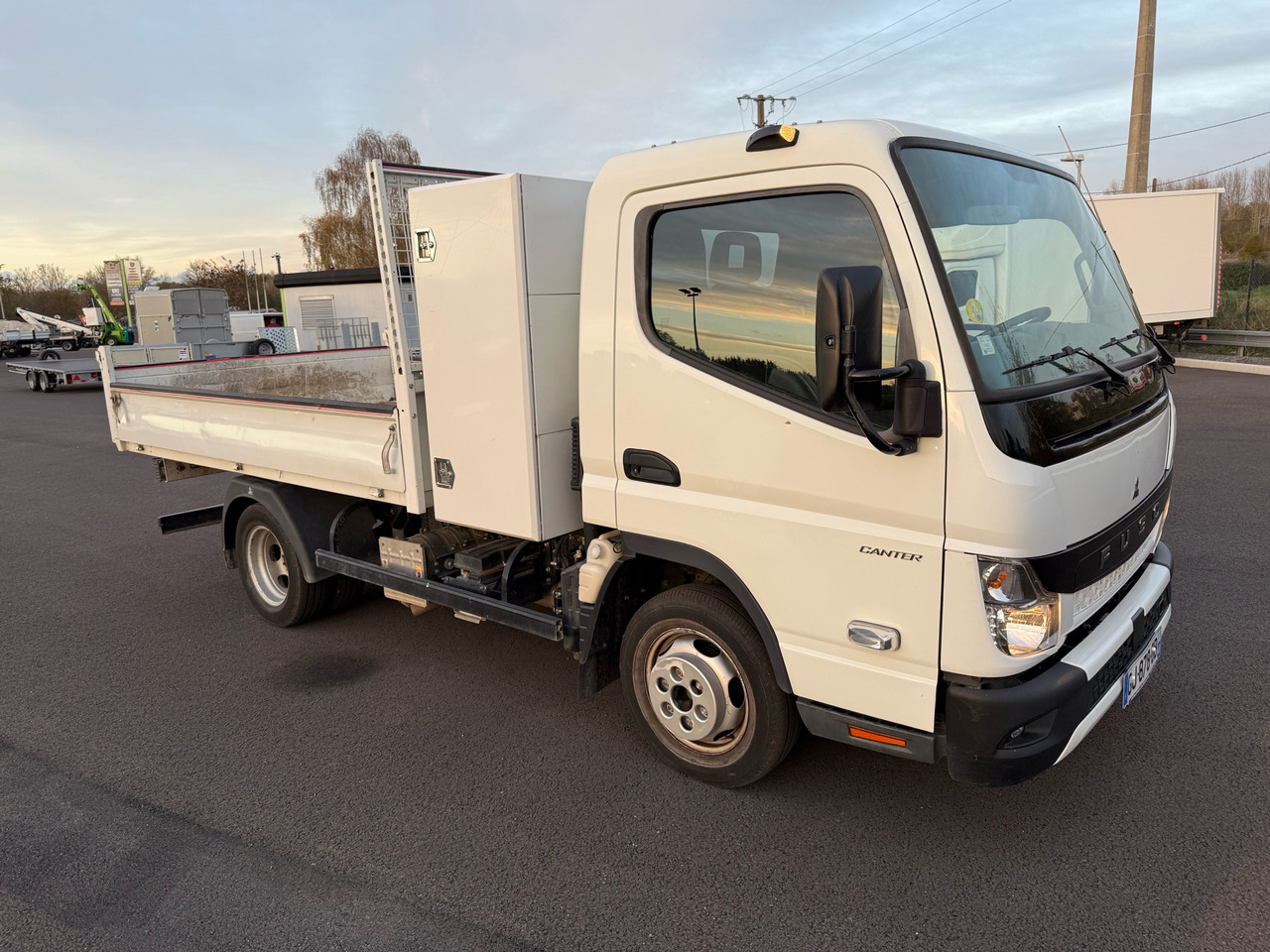Mitsubishi Canter Fuso - Бус самосвал: снимка 1 Mitsubishi Canter Fuso - Бус самосвал: снимка 1