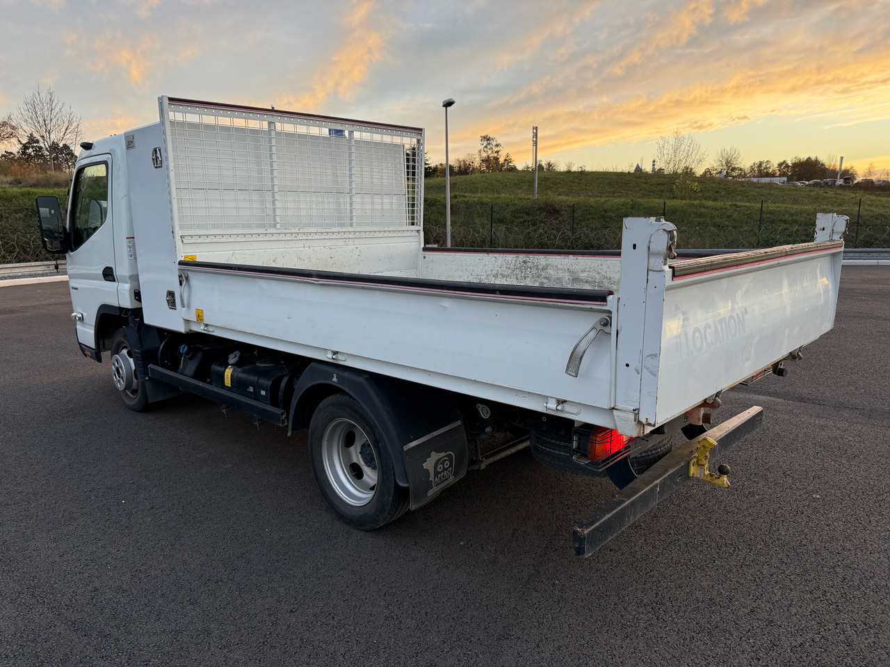 Mitsubishi Canter Fuso - Бус самосвал: снимка 3 Mitsubishi Canter Fuso - Бус самосвал: снимка 3