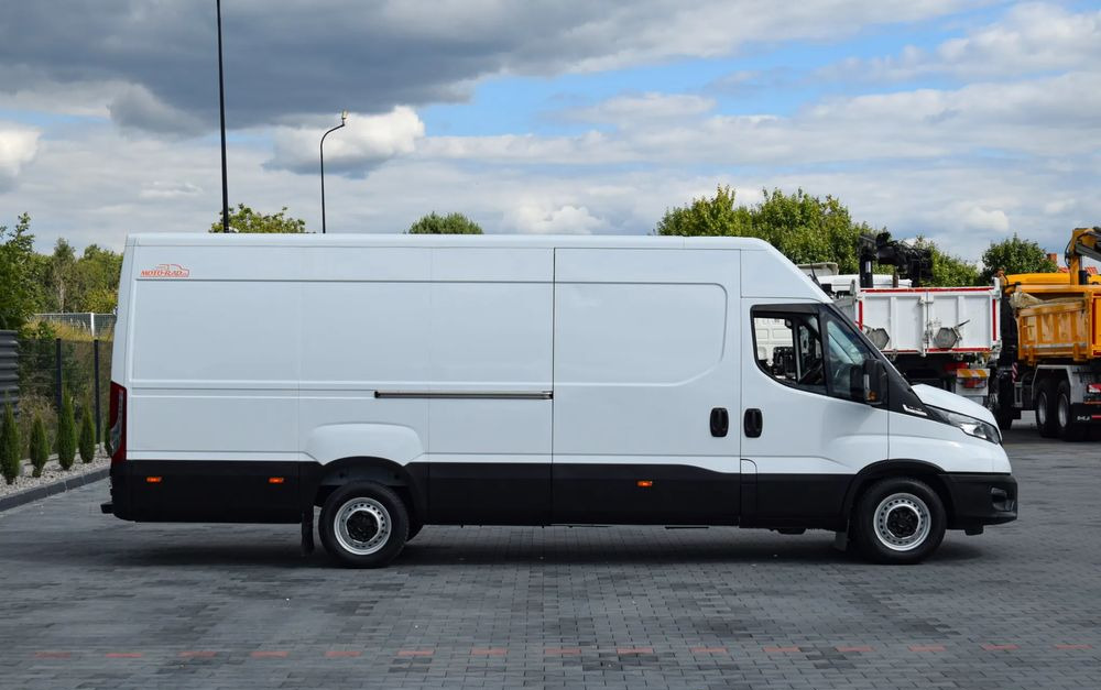 Iveco DAILY MAXI 35S16 / 2.3 - 160 KM / AUTOMAT HI-MATIC / NOWY MODEL / 3 OSOBY / DOSTAWCZE / BLASZAK / KLIMA / 2023 / SERWISOWANY / SPROWADZONY Z NIEMIEC - Товарен бус: снимка 4 Iveco DAILY MAXI 35S16 / 2.3 - 160 KM / AUTOMAT HI-MATIC / NOWY MODEL / 3 OSOBY / DOSTAWCZE / BLASZAK / KLIMA / 2023 / SERWISOWANY / SPROWADZONY Z NIEMIEC - Товарен бус: снимка 4