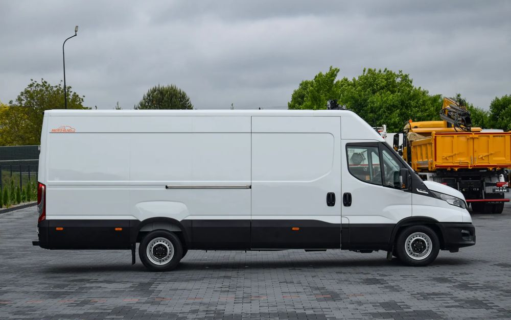 Iveco DAILY MAXI 35S16 / 2.3 - 160 KM / AUTOMAT HI-MATIC / NOWY MODEL / 3 OSOBY / DOSTAWCZE / BLASZAK / KLIMA / CZUJNIKI COFANIA / NISKI PRZEBIEG / 2022 / SERWISOWANY / Z NIEMIEC - Товарен бус: снимка 4 Iveco DAILY MAXI 35S16 / 2.3 - 160 KM / AUTOMAT HI-MATIC / NOWY MODEL / 3 OSOBY / DOSTAWCZE / BLASZAK / KLIMA / CZUJNIKI COFANIA / NISKI PRZEBIEG / 2022 / SERWISOWANY / Z NIEMIEC - Товарен бус: снимка 4