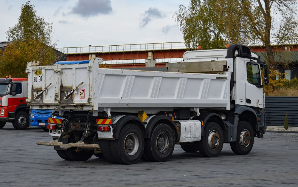 Mercedes-Benz AROCS 3243 / 8x4 / EURO 6 / WYWROTKA / MELLER KIPPER / HYDROBURTA / AUTOMAT / SERWISOWANY / SPROWADZONY - Самосвал камион: снимка 5 Mercedes-Benz AROCS 3243 / 8x4 / EURO 6 / WYWROTKA / MELLER KIPPER / HYDROBURTA / AUTOMAT / SERWISOWANY / SPROWADZONY - Самосвал камион: снимка 5