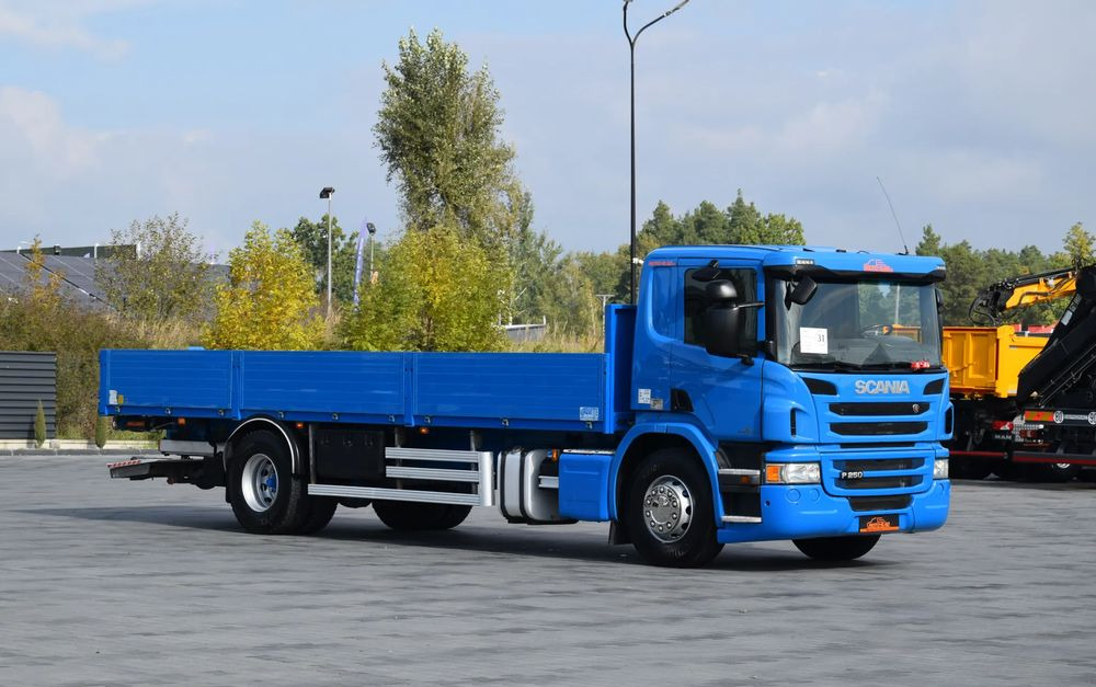 Scania P250 / EURO 6 / SKRZYNIA 7.8 M / WINDA DHOLLANDIA / PODUSZKI NA TYLNEJ OSI / RETARDER / KLIMA / TEMPOMAT / SERWISOWANY / SPROWADZONY - Бордови камион: снимка 3 Scania P250 / EURO 6 / SKRZYNIA 7.8 M / WINDA DHOLLANDIA / PODUSZKI NA TYLNEJ OSI / RETARDER / KLIMA / TEMPOMAT / SERWISOWANY / SPROWADZONY - Бордови камион: снимка 3
