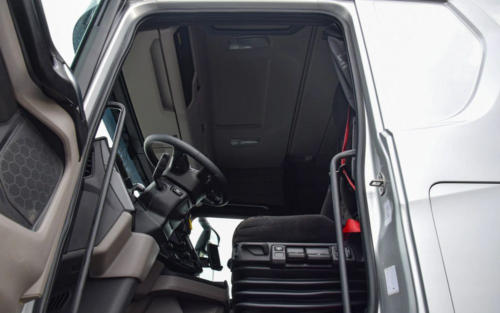 Влекач Scania R450 / HYDRAULIKA / RETARDER / ACC / KLIMA / FULL LEDY / ALUFELGI / SERWISOWANA / SPROWADZONA: снимка 20