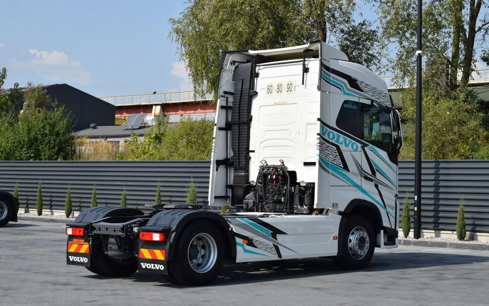 Volvo FH500 / EURO 6 / NOWY MODEL / KLIMATYZACJA POSTOJOWA / ACC / LEDY / 2 ZBIORNIKI / FULL SPILERY / 2023 / NISKI PRZEBIEG / SERWISOWANY / SPROWADZONY - Влекач: снимка 4 Volvo FH500 / EURO 6 / NOWY MODEL / KLIMATYZACJA POSTOJOWA / ACC / LEDY / 2 ZBIORNIKI / FULL SPILERY / 2023 / NISKI PRZEBIEG / SERWISOWANY / SPROWADZONY - Влекач: снимка 4