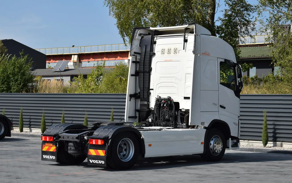 Volvo FH500 / EURO 6 / NOWY MODEL / KLIMATYZACJA POSTOJOWA / ACC / LEDY / 2 ZBIORNIKI PALIWA / FULL SPILERY / 2022 / SERWISOWANY / SPROWADZONY - Влекач: снимка 5 Volvo FH500 / EURO 6 / NOWY MODEL / KLIMATYZACJA POSTOJOWA / ACC / LEDY / 2 ZBIORNIKI PALIWA / FULL SPILERY / 2022 / SERWISOWANY / SPROWADZONY - Влекач: снимка 5