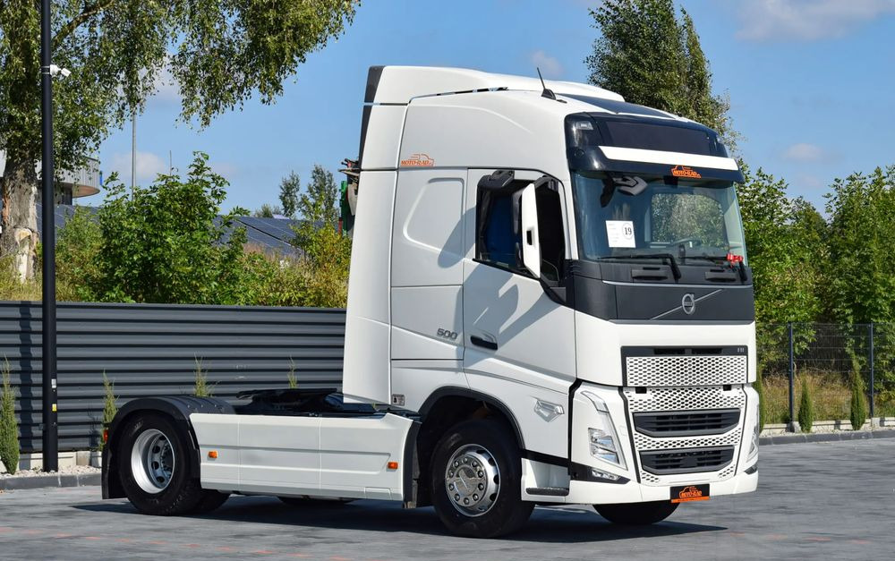 Volvo FH500 / EURO 6 / NOWY MODEL / KLIMATYZACJA POSTOJOWA / ACC / LEDY / 2 ZBIORNIKI PALIWA / FULL SPILERY / 2022 / SERWISOWANY / SPROWADZONY - Влекач: снимка 3 Volvo FH500 / EURO 6 / NOWY MODEL / KLIMATYZACJA POSTOJOWA / ACC / LEDY / 2 ZBIORNIKI PALIWA / FULL SPILERY / 2022 / SERWISOWANY / SPROWADZONY - Влекач: снимка 3