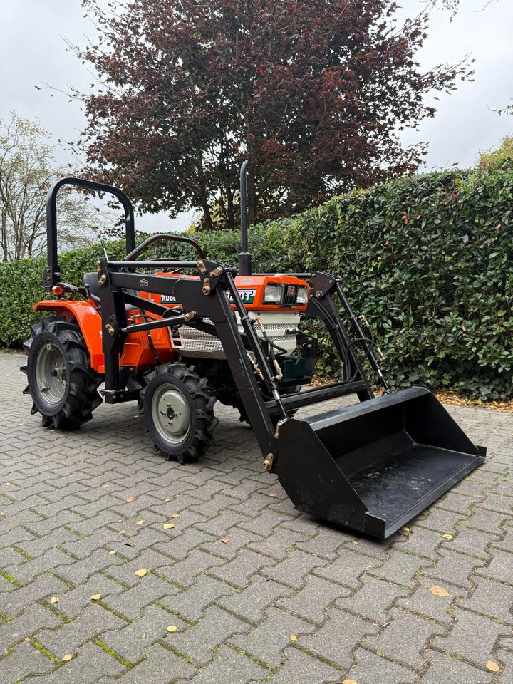 Kleintrakor Kubota B1402DT mit Frontlader ab 125 € pro Monat. - Малък трактор: снимка 2 Kleintrakor Kubota B1402DT mit Frontlader ab 125 € pro Monat. - Малък трактор: снимка 2