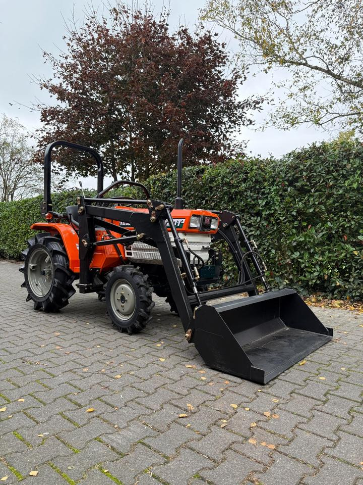 Kleintraktor Kubota B1502DT mit Frontlader ab 125 € pro Monat. - Малък трактор: снимка 2 Kleintraktor Kubota B1502DT mit Frontlader ab 125 € pro Monat. - Малък трактор: снимка 2