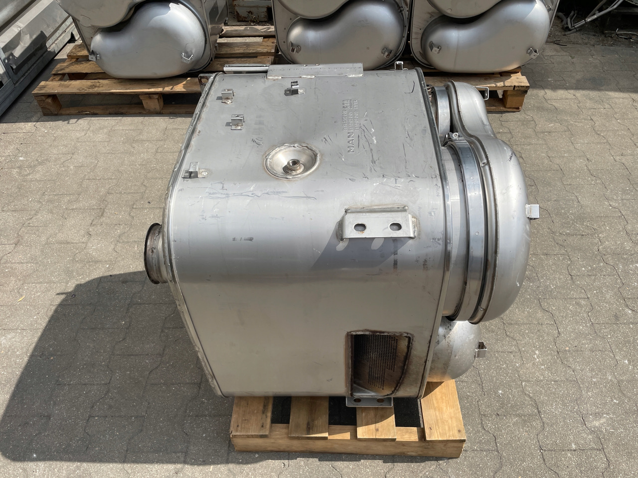 KATALIZATOR MAN TGX TGS EURO 6 DPF TŁUMIK WYDECH 81151036101 - Катализатор за Камион: снимка 4 KATALIZATOR MAN TGX TGS EURO 6 DPF TŁUMIK WYDECH 81151036101 - Катализатор за Камион: снимка 4