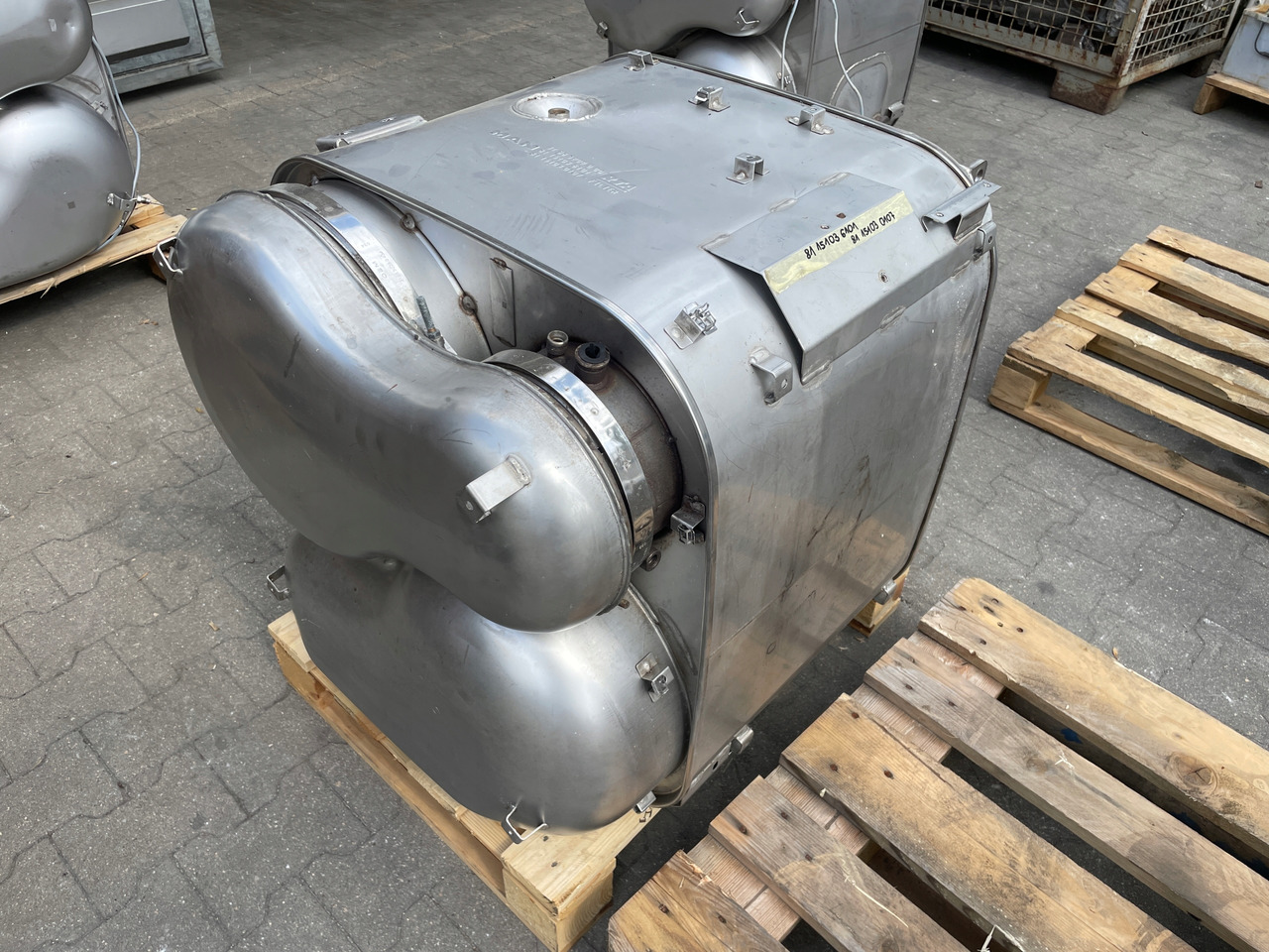 KATALIZATOR MAN TGX TGS EURO 6 DPF TŁUMIK WYDECH 81151036101 - Катализатор за Камион: снимка 3 KATALIZATOR MAN TGX TGS EURO 6 DPF TŁUMIK WYDECH 81151036101 - Катализатор за Камион: снимка 3