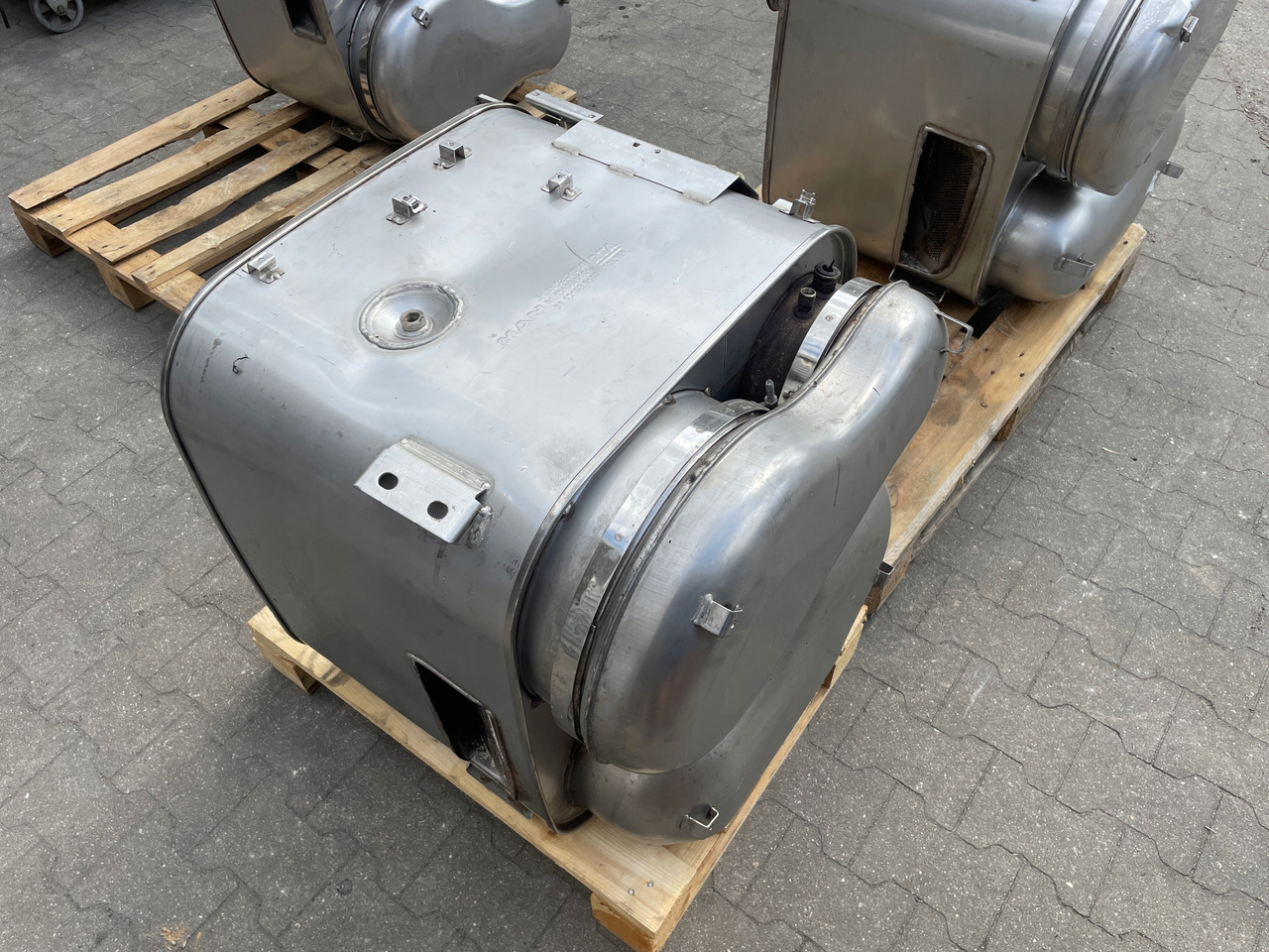 KATALIZATOR MAN TGX TGS EURO 6 DPF TŁUMIK WYDECH 81151036101 - Катализатор за Камион: снимка 4 KATALIZATOR MAN TGX TGS EURO 6 DPF TŁUMIK WYDECH 81151036101 - Катализатор за Камион: снимка 4