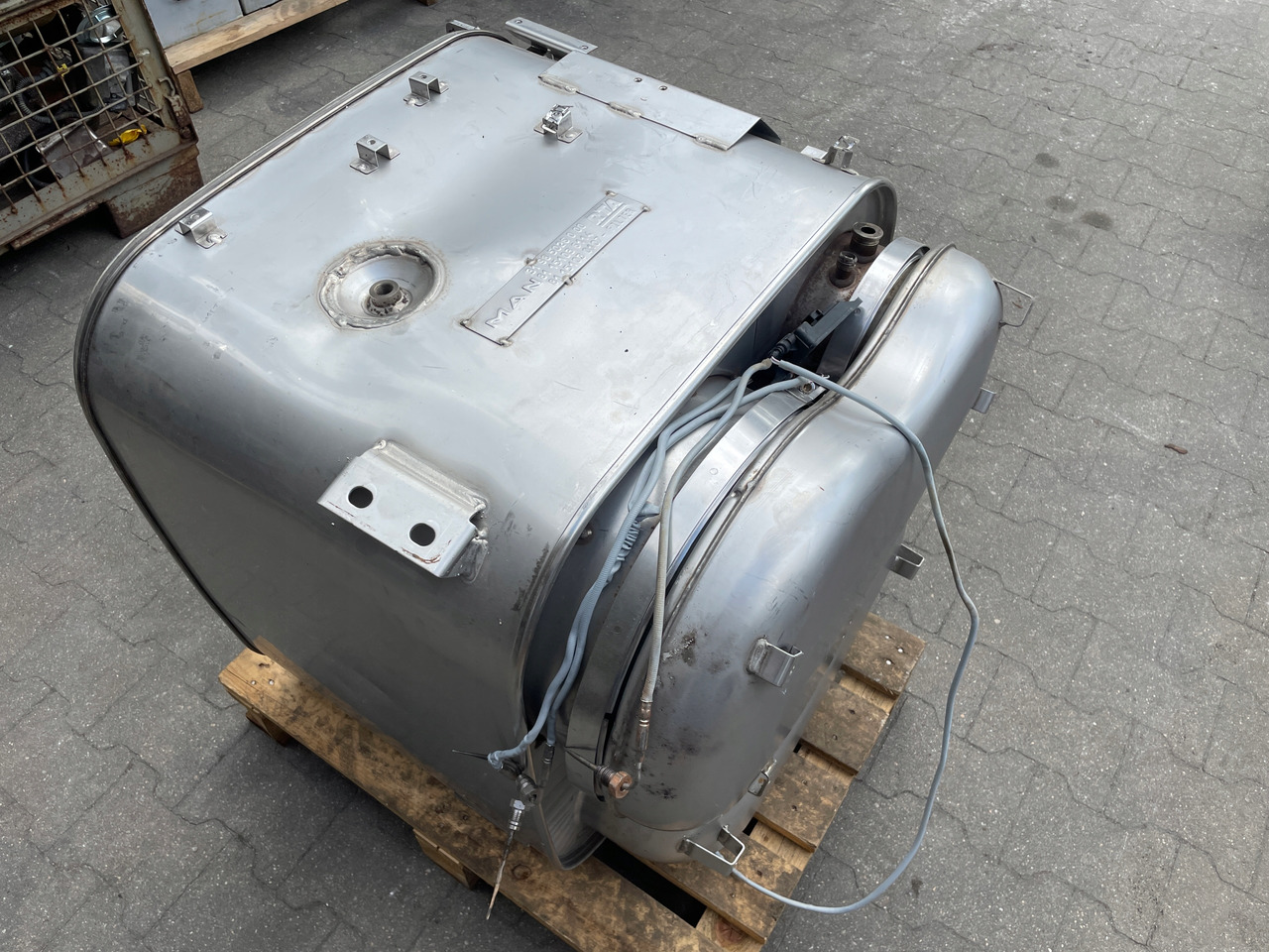 KATALIZATOR MAN TGX TGS EURO 6 DPF TŁUMIK WYDECH 81151036114 - Изпускателна тръба за Камион: снимка 3 KATALIZATOR MAN TGX TGS EURO 6 DPF TŁUMIK WYDECH 81151036114 - Изпускателна тръба за Камион: снимка 3