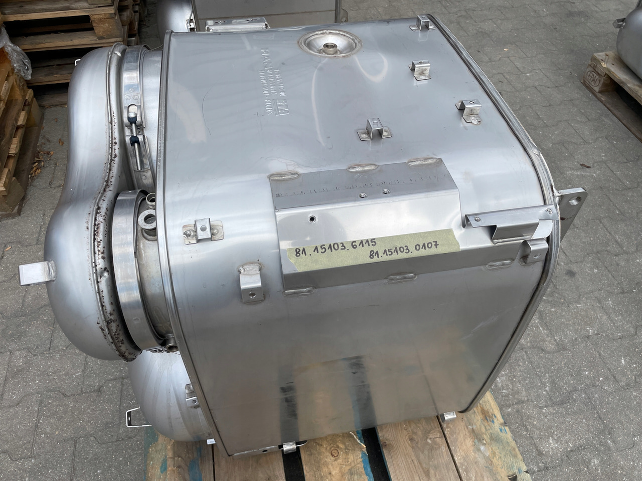 KATALIZATOR MAN TGX TGS EURO 6 DPF TŁUMIK WYDECH 81151036115 - Катализатор за Камион: снимка 1 KATALIZATOR MAN TGX TGS EURO 6 DPF TŁUMIK WYDECH 81151036115 - Катализатор за Камион: снимка 1