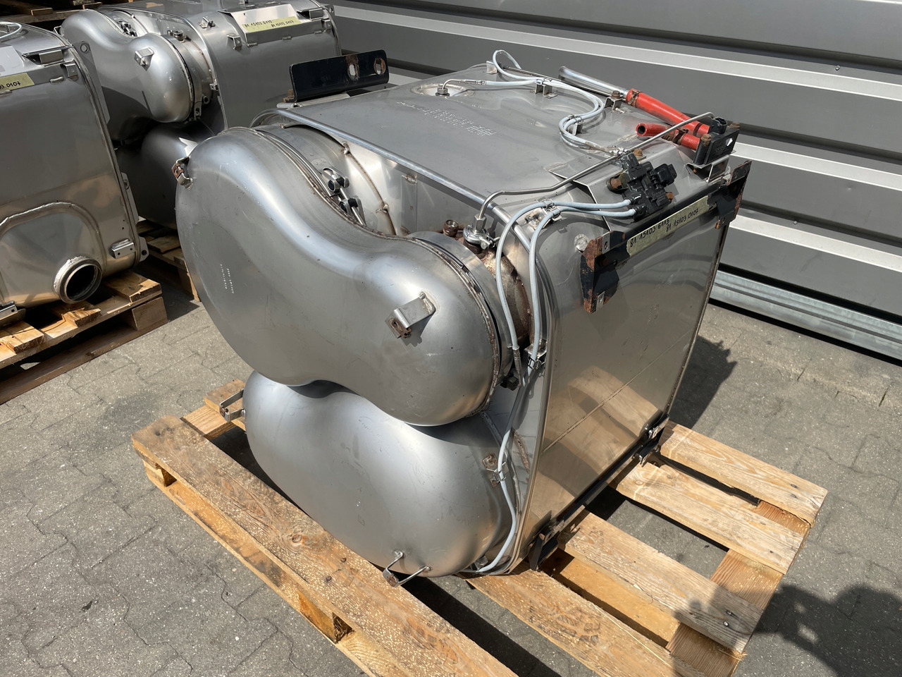 KATALIZATOR MAN TGX TGS EURO 6 DPF TŁUMIK WYDECH 81151036115 - Катализатор за Камион: снимка 1 KATALIZATOR MAN TGX TGS EURO 6 DPF TŁUMIK WYDECH 81151036115 - Катализатор за Камион: снимка 1