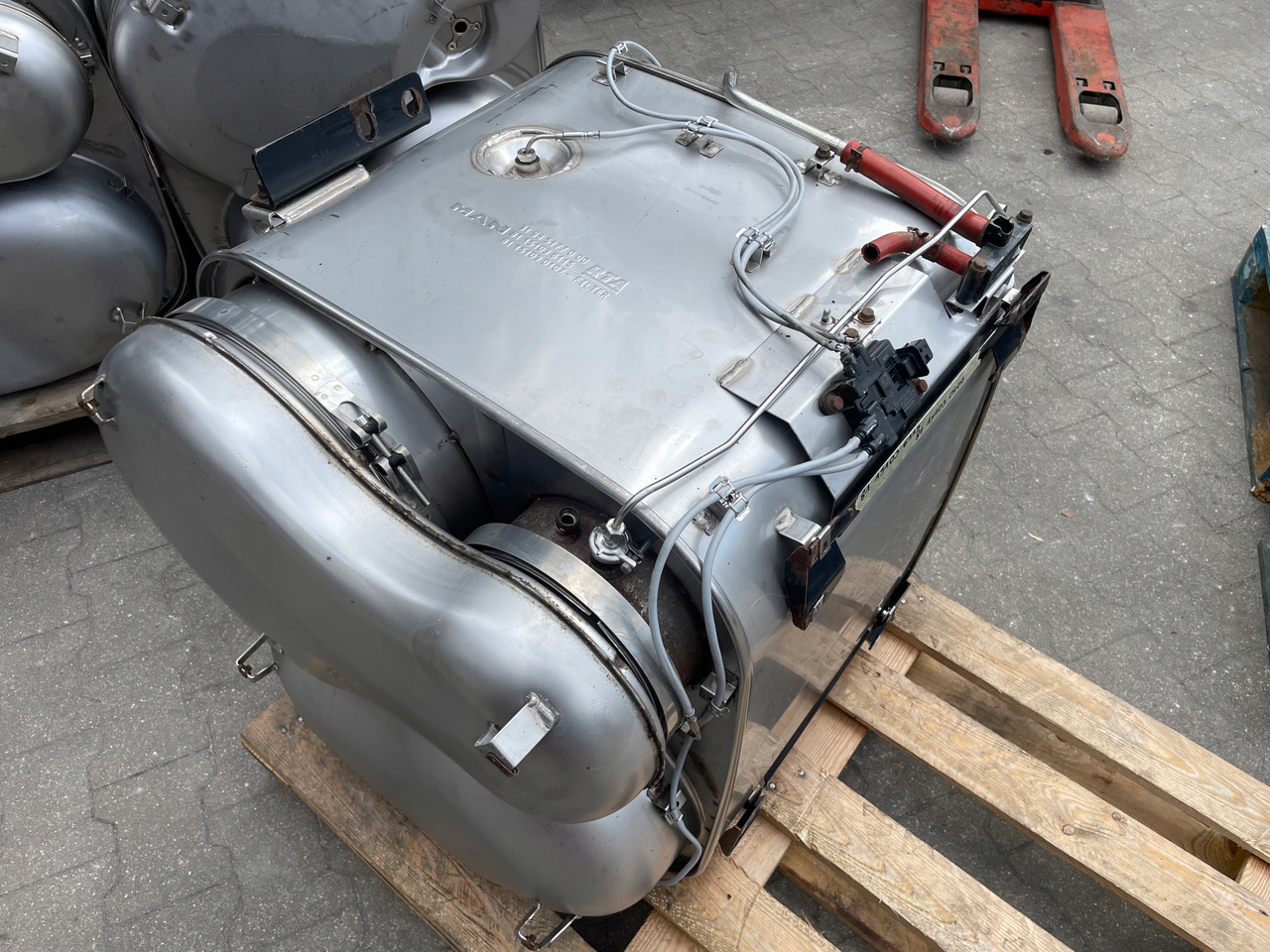 KATALIZATOR MAN TGX TGS EURO 6 DPF TŁUMIK WYDECH 81151036115 - Изпускателна тръба за Камион: снимка 1 KATALIZATOR MAN TGX TGS EURO 6 DPF TŁUMIK WYDECH 81151036115 - Изпускателна тръба за Камион: снимка 1