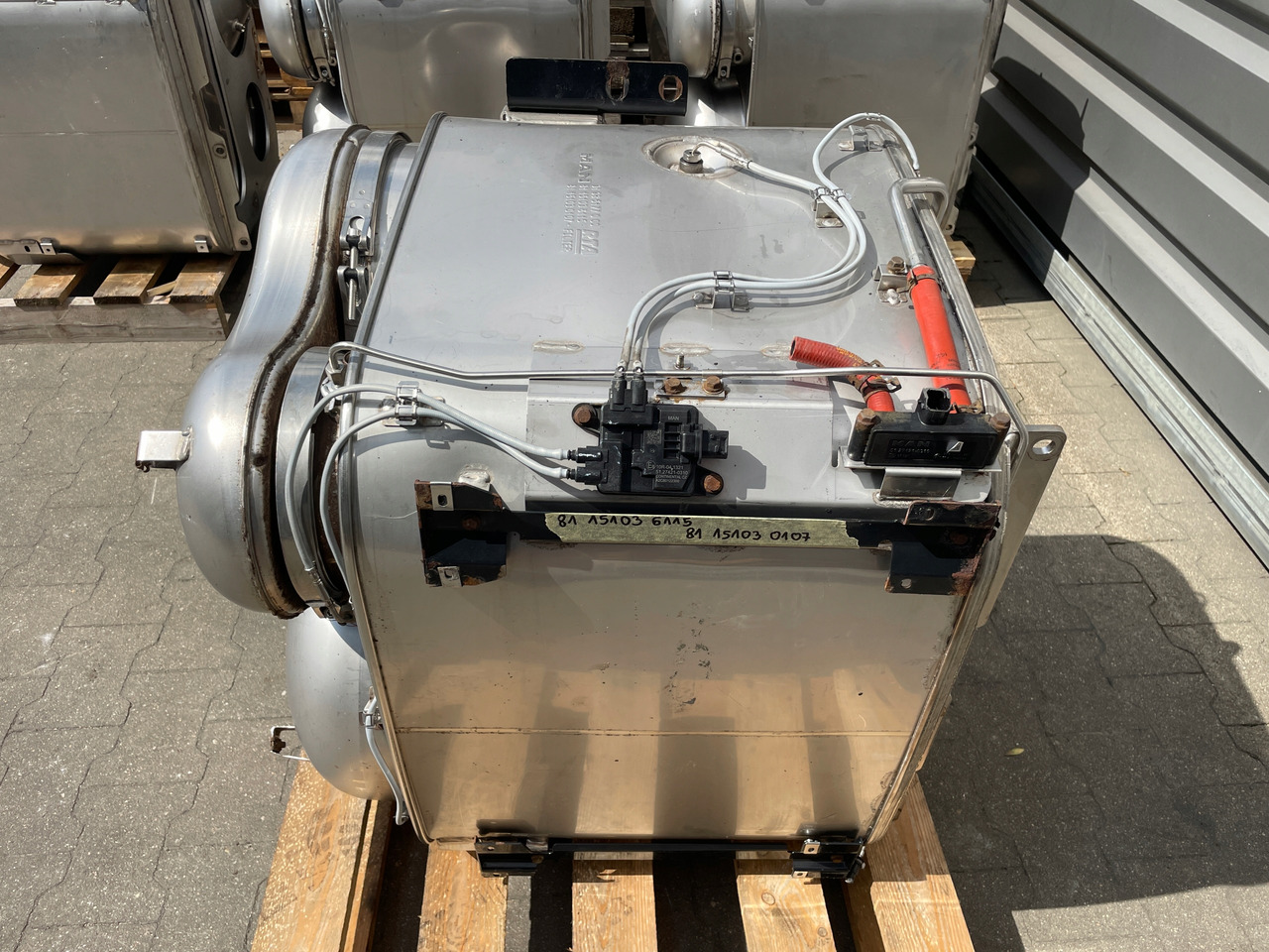 KATALIZATOR MAN TGX TGS EURO 6 DPF TŁUMIK WYDECH 81151036115 - Катализатор за Камион: снимка 2 KATALIZATOR MAN TGX TGS EURO 6 DPF TŁUMIK WYDECH 81151036115 - Катализатор за Камион: снимка 2