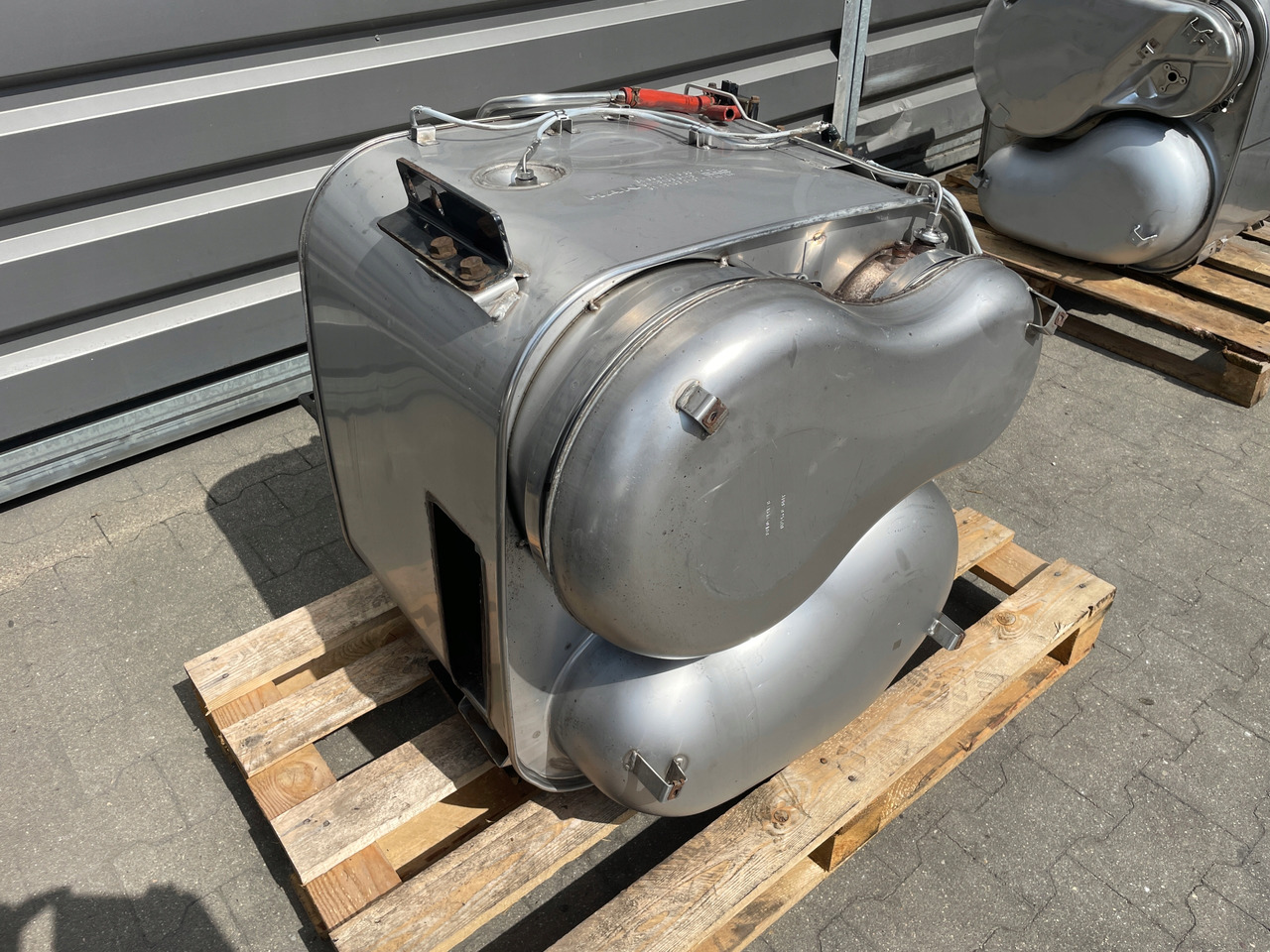 KATALIZATOR MAN TGX TGS EURO 6 DPF TŁUMIK WYDECH 81151036115 - Катализатор за Камион: снимка 3 KATALIZATOR MAN TGX TGS EURO 6 DPF TŁUMIK WYDECH 81151036115 - Катализатор за Камион: снимка 3