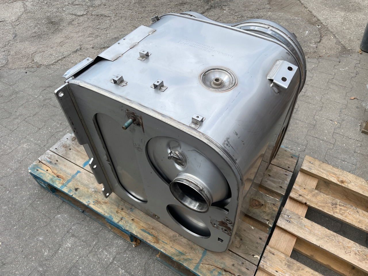 KATALIZATOR MAN TGX TGS EURO 6 DPF TŁUMIK WYDECH 81151036115 - Катализатор за Камион: снимка 4 KATALIZATOR MAN TGX TGS EURO 6 DPF TŁUMIK WYDECH 81151036115 - Катализатор за Камион: снимка 4