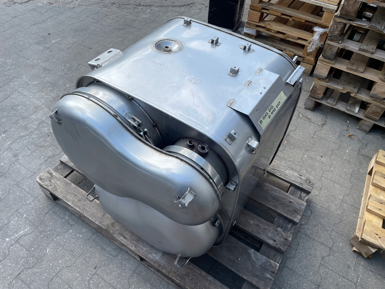 KATALIZATOR MAN TGX TGS EURO 6 DPF TŁUMIK WYDECH 81151036125 - Катализатор: снимка 3 KATALIZATOR MAN TGX TGS EURO 6 DPF TŁUMIK WYDECH 81151036125 - Катализатор: снимка 3