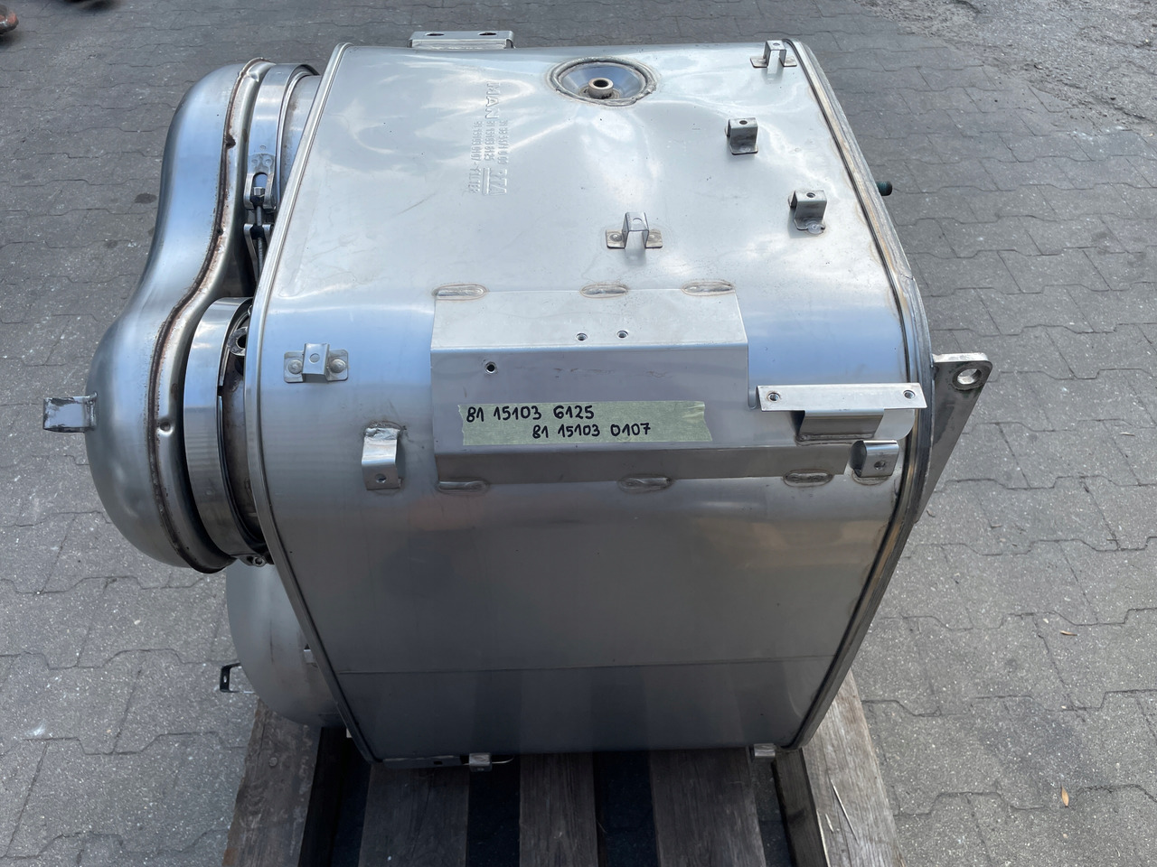 KATALIZATOR MAN TGX TGS EURO 6 DPF TŁUMIK WYDECH 81151036125 - Катализатор: снимка 2 KATALIZATOR MAN TGX TGS EURO 6 DPF TŁUMIK WYDECH 81151036125 - Катализатор: снимка 2