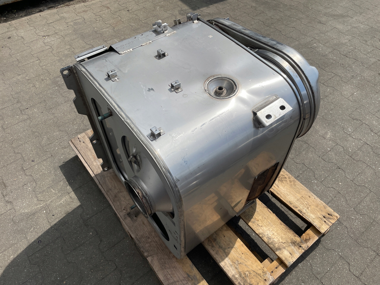 KATALIZATOR MAN TGX TGS EURO 6 DPF TŁUMIK WYDECH 81151036182 - Катализатор за Камион: снимка 4 KATALIZATOR MAN TGX TGS EURO 6 DPF TŁUMIK WYDECH 81151036182 - Катализатор за Камион: снимка 4